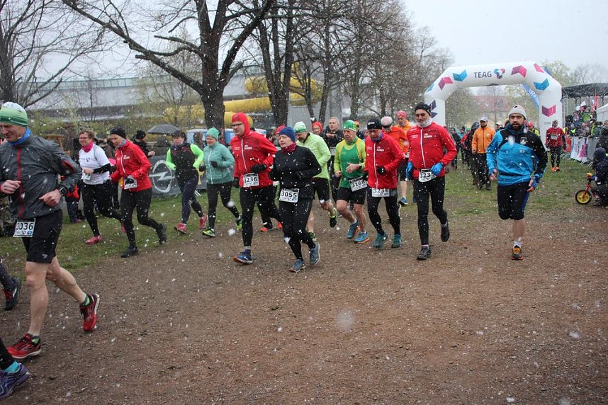 Schnee und K&auml;lte beim Kyffh&auml;usder Berglauf
