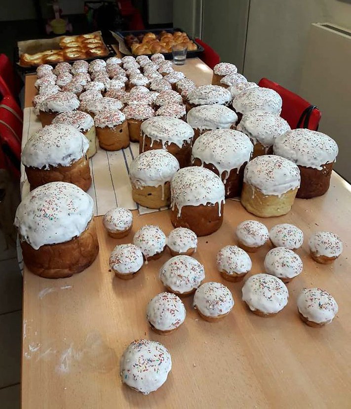 Osterbrotb&auml;ckerei in der Begegnungsst&auml;te f&uuml;r Migranten "Kontakt"