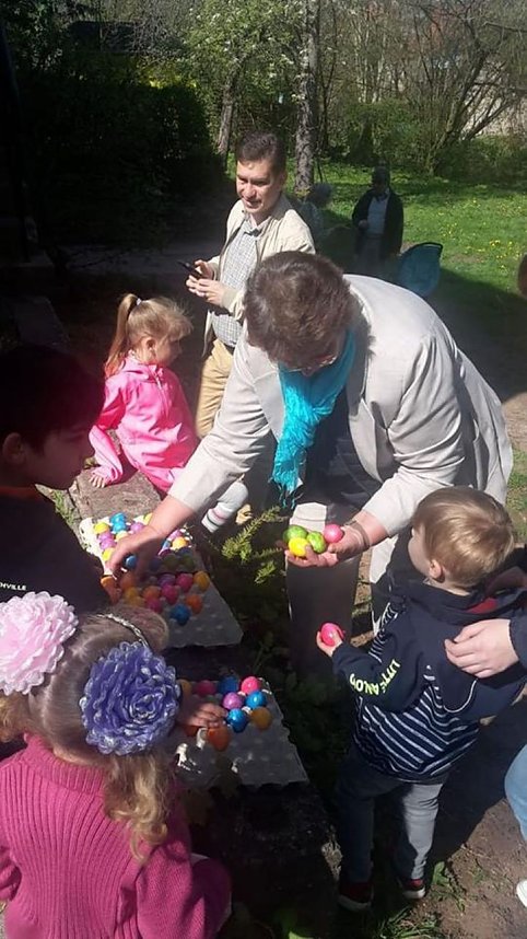 Ostereier im Pfarrgarten