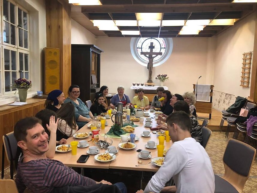 Ein neues Theatertanzst&uuml;ck der Kulturgruppe Kontakt" steht!