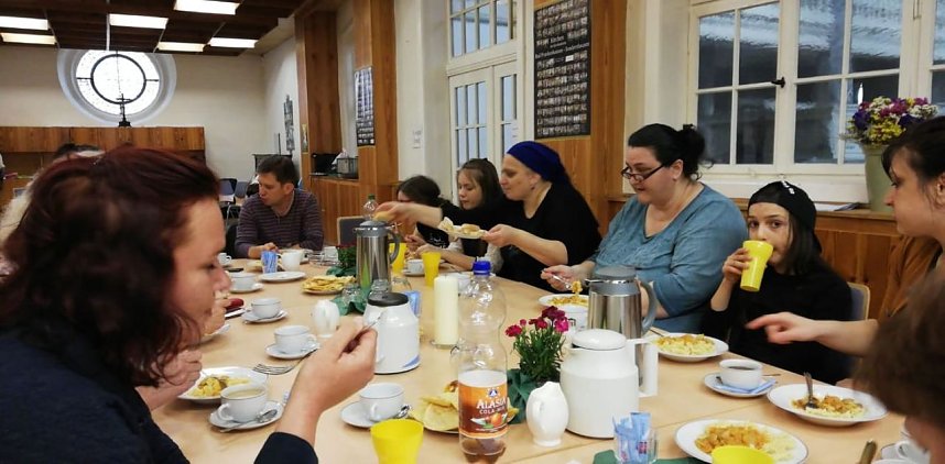 Ein neues Theatertanzst&uuml;ck der Kulturgruppe Kontakt" steht!