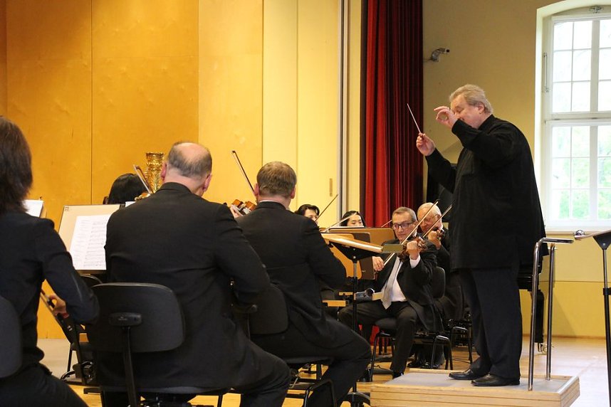 "Vergn&uuml;gliche Reise" beim 20. Mieterkonzert