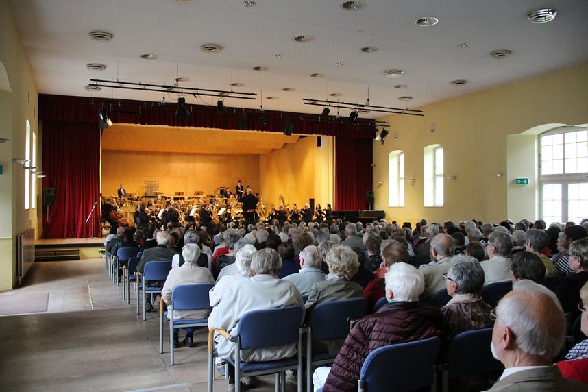 "Vergn&uuml;gliche Reise" beim 20. Mieterkonzert