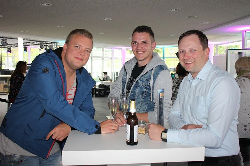 Nach der Arbeit ins Autohaus