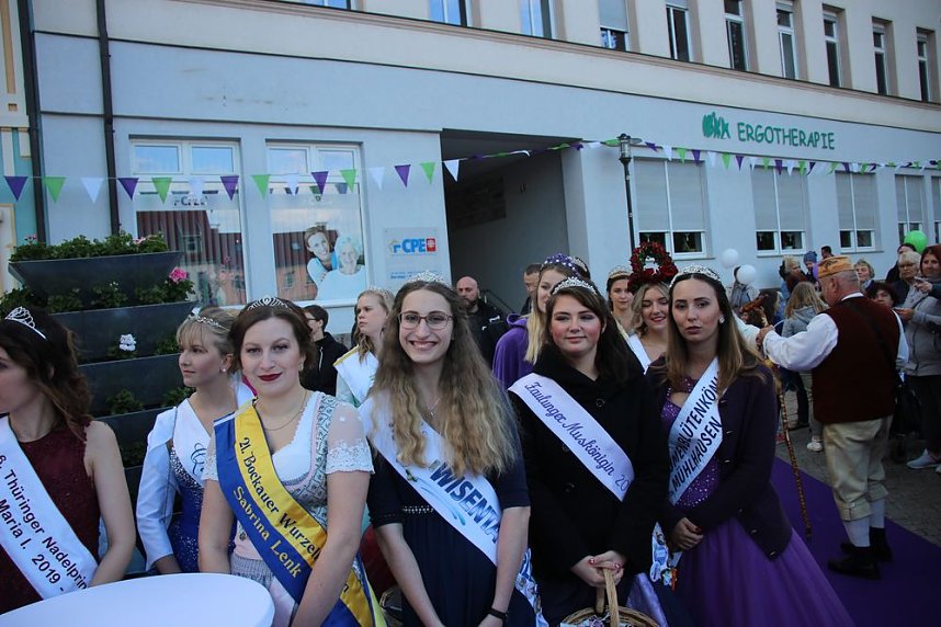 27. Fliederfest er&ouml;ffnet - Verabschiedung Fliederk&ouml;nigin