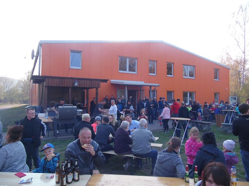 -Osterfeuer die Dritte-