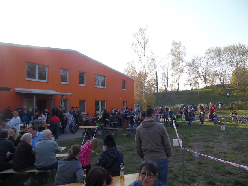 -Osterfeuer die Dritte-