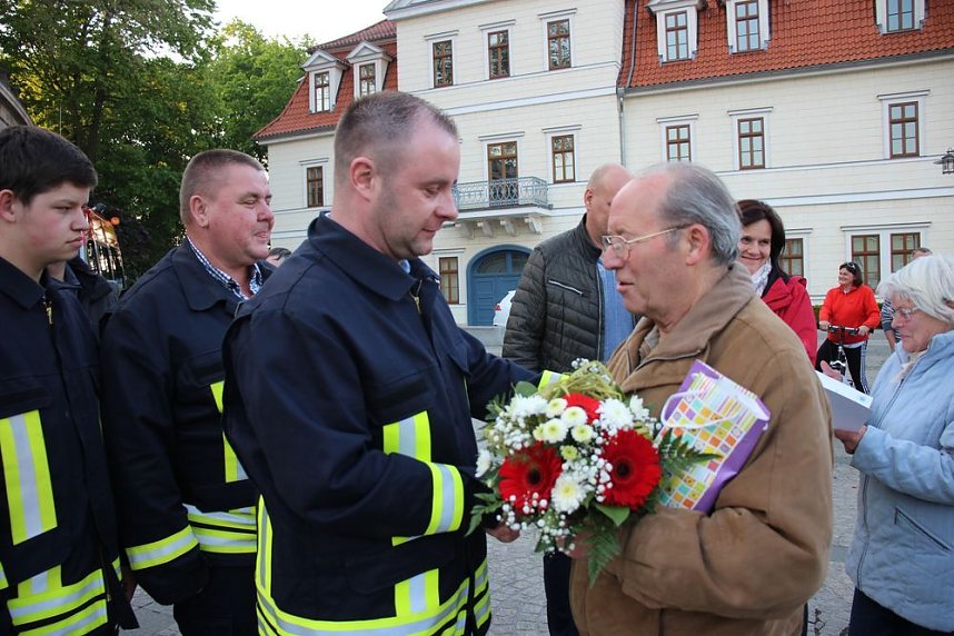 Zum Geburtstag Kamerad geehrt
