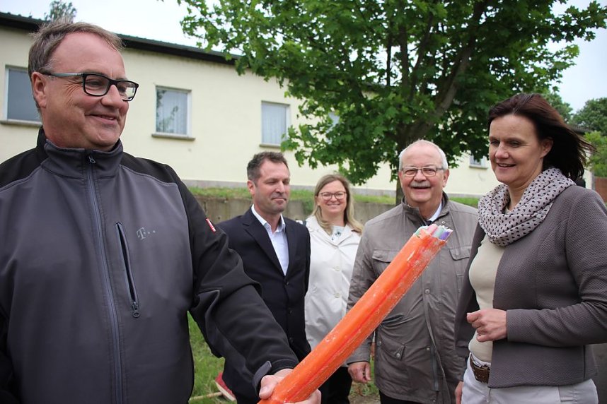 Offizieller Baustart zum gef&ouml;rderten Breitbandausbau