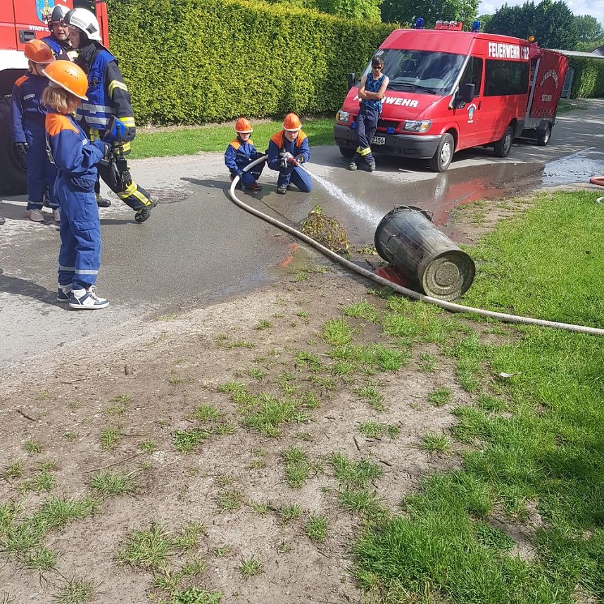 Tag der Berufsfeuerwehr in Clingen durchgef&uuml;hrt