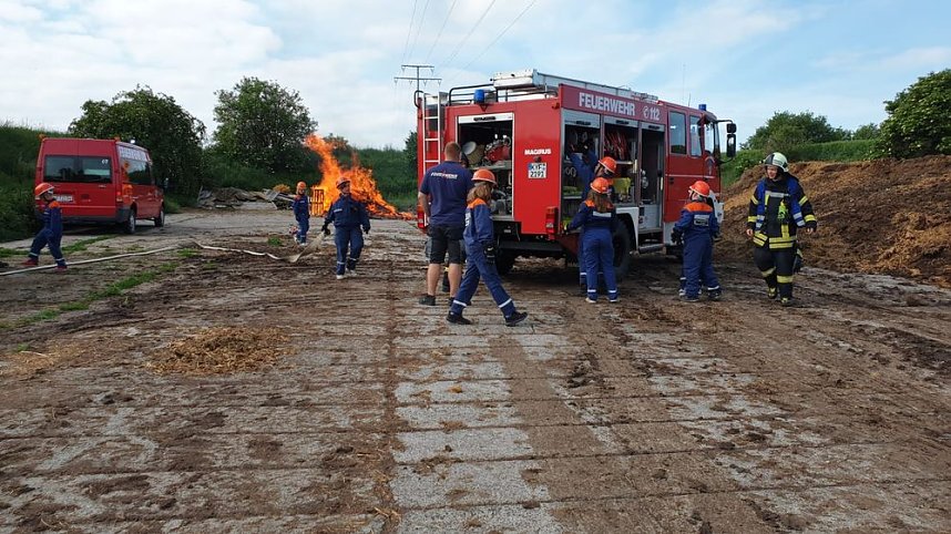 Tag der Berufsfeuerwehr in Clingen durchgef&uuml;hrt