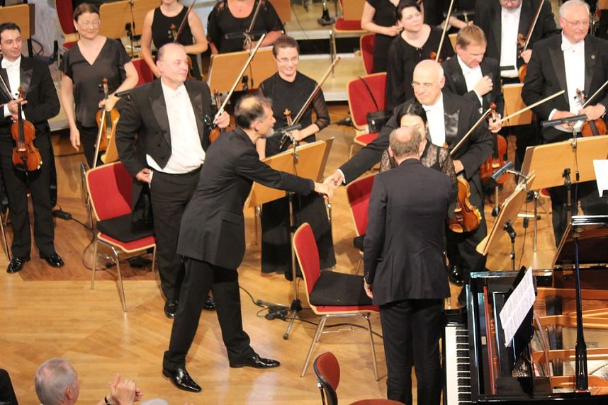 Grandiose Er&ouml;ffnung der Liszt-Biennale