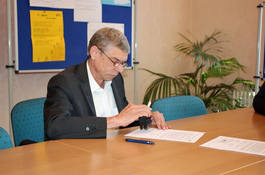 Verkehrsvertrag unterzeichnet