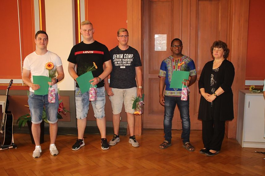 Feierliche Zeugnisausgabe im SBZ