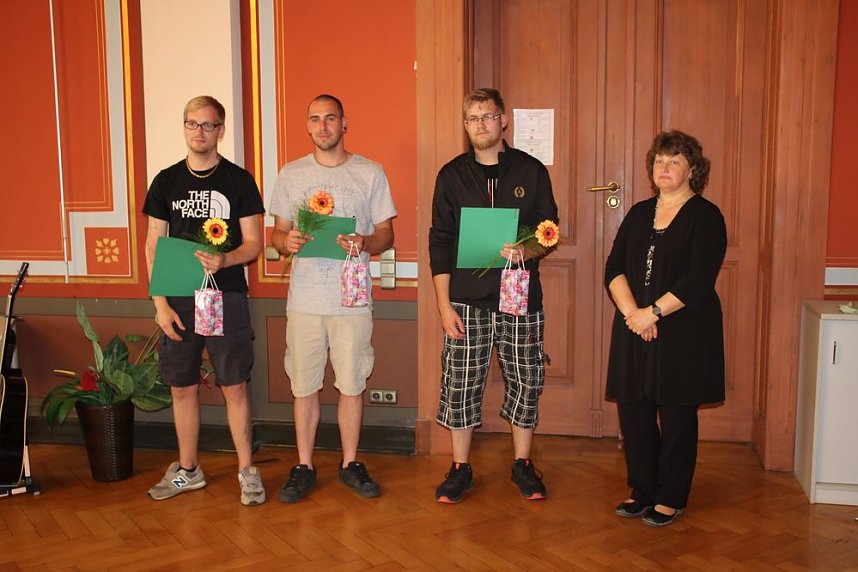 Feierliche Zeugnisausgabe im SBZ