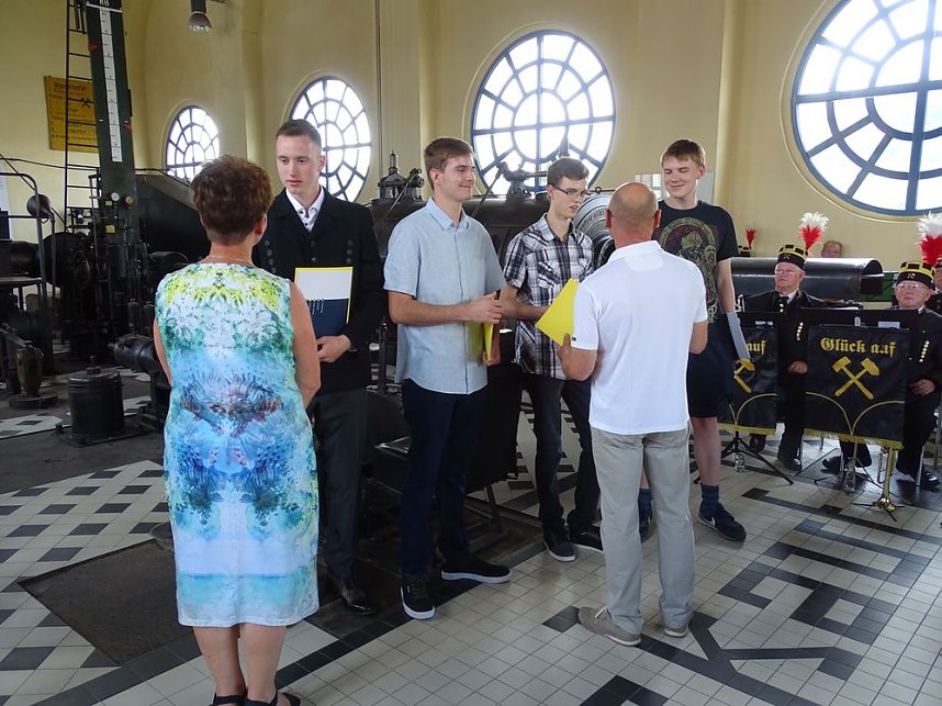 Bergbautechnologen beendeten Ausbildung