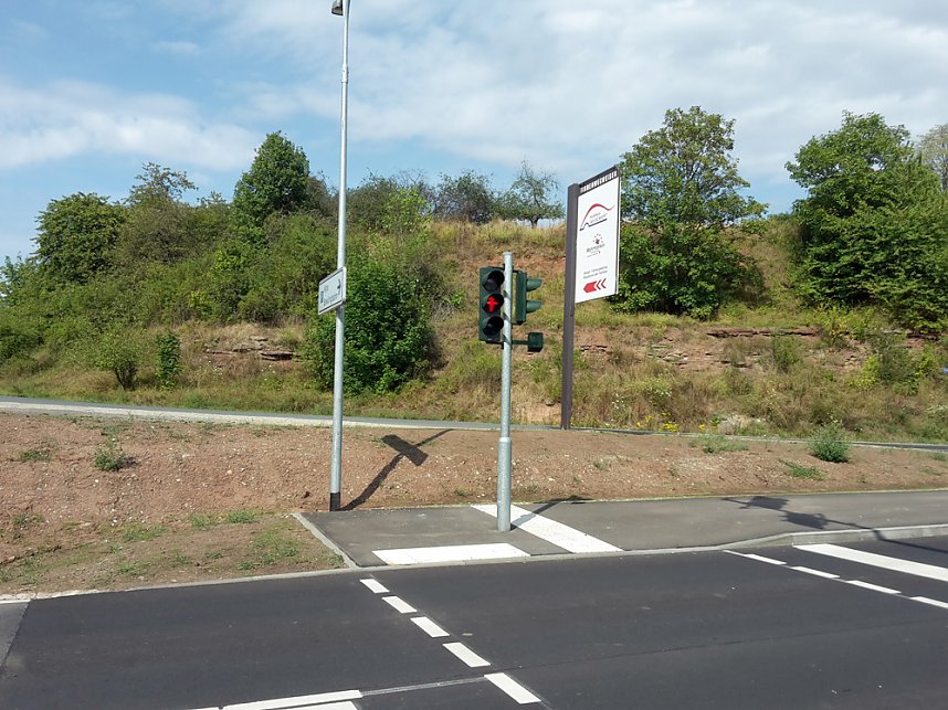 Fu&szlig;g&auml;ngerampel jetzt in Betrieb