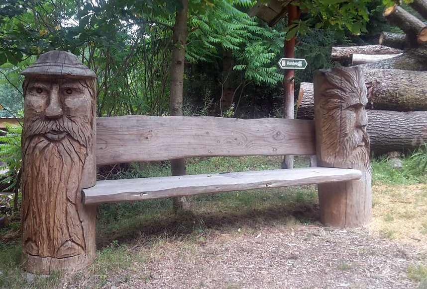 B&auml;nke am Wanderweg