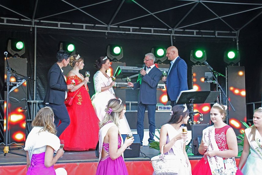 Erfolgreich ins Weinfest gestartet