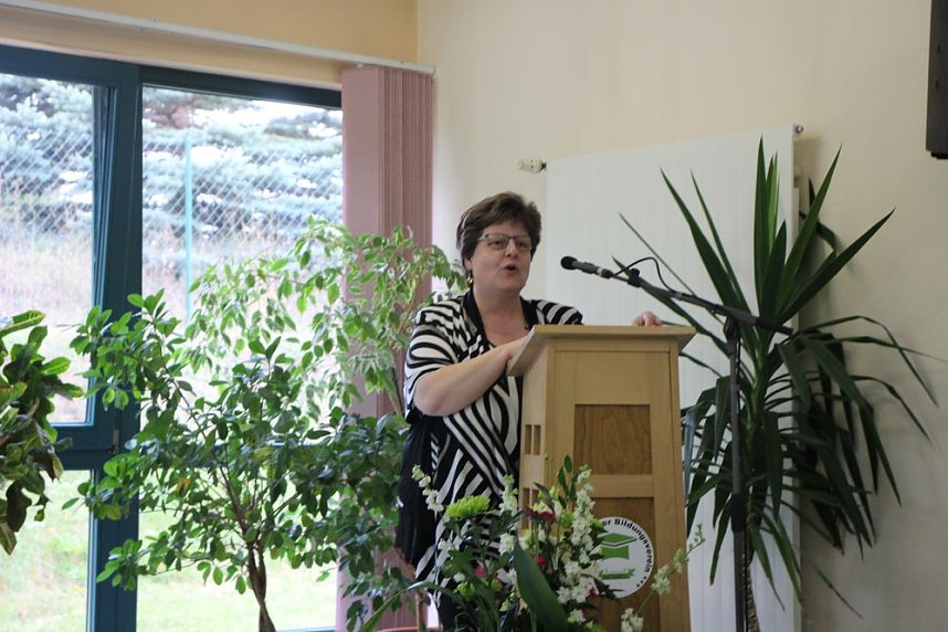 Zeugnis&uuml;bergabe bei Bildungsverein