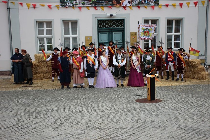 Hausm&auml;nner zogen durch die Kurstadt