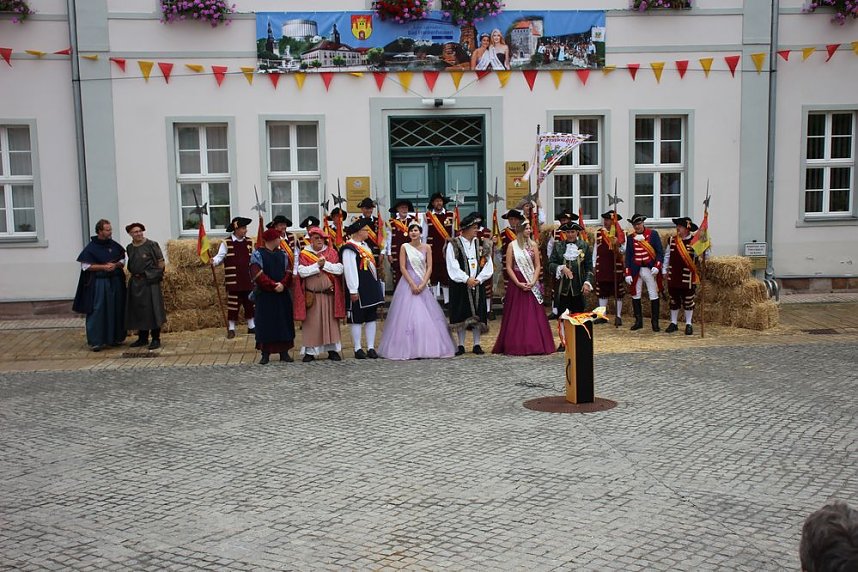 Hausm&auml;nner zogen durch die Kurstadt