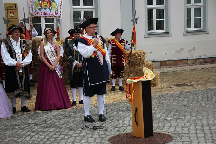 Hausm&auml;nner zogen durch die Kurstadt