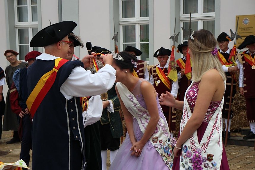 Hausm&auml;nner zogen durch die Kurstadt