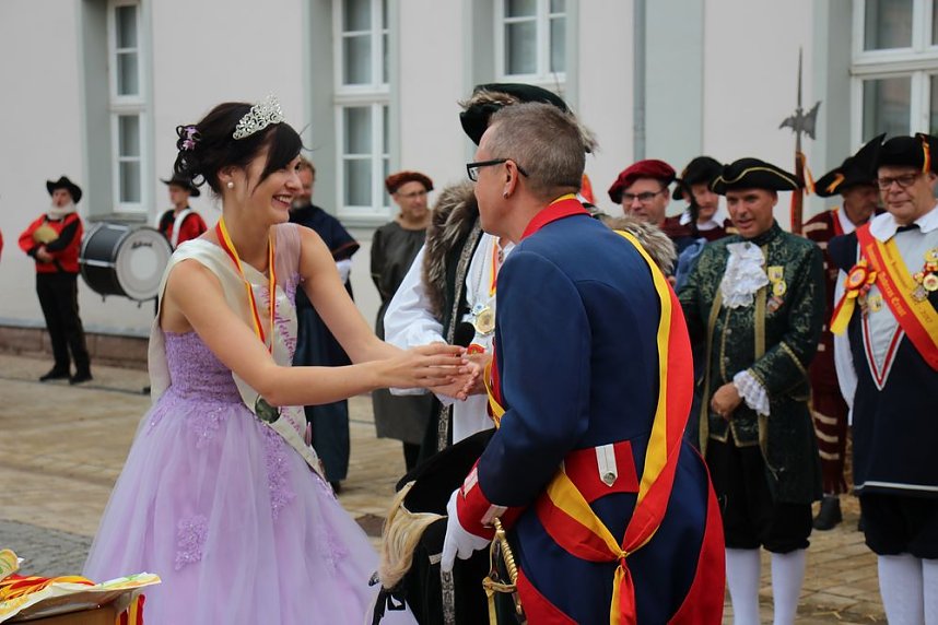 Hausm&auml;nner zogen durch die Kurstadt