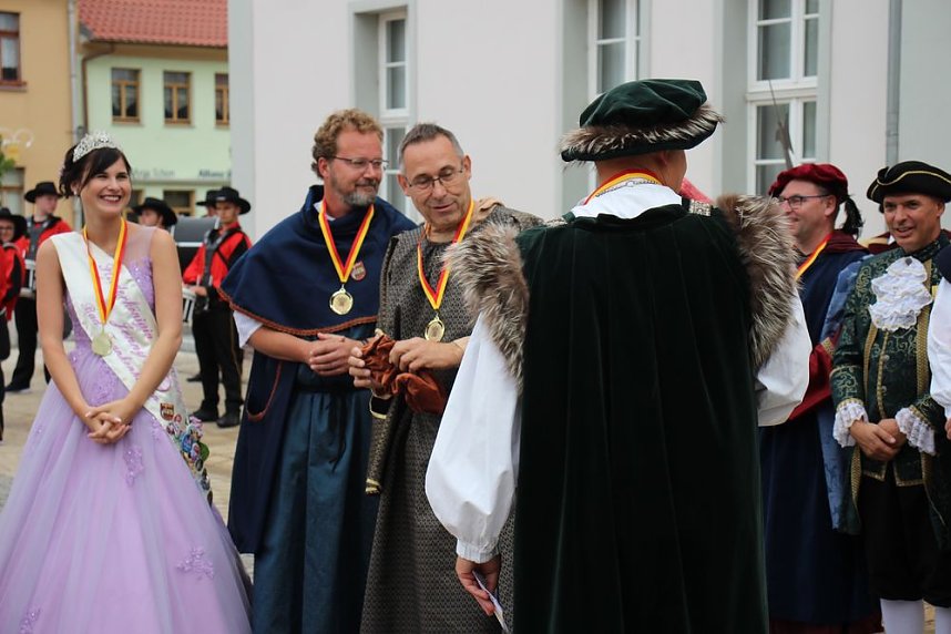 Hausm&auml;nner zogen durch die Kurstadt