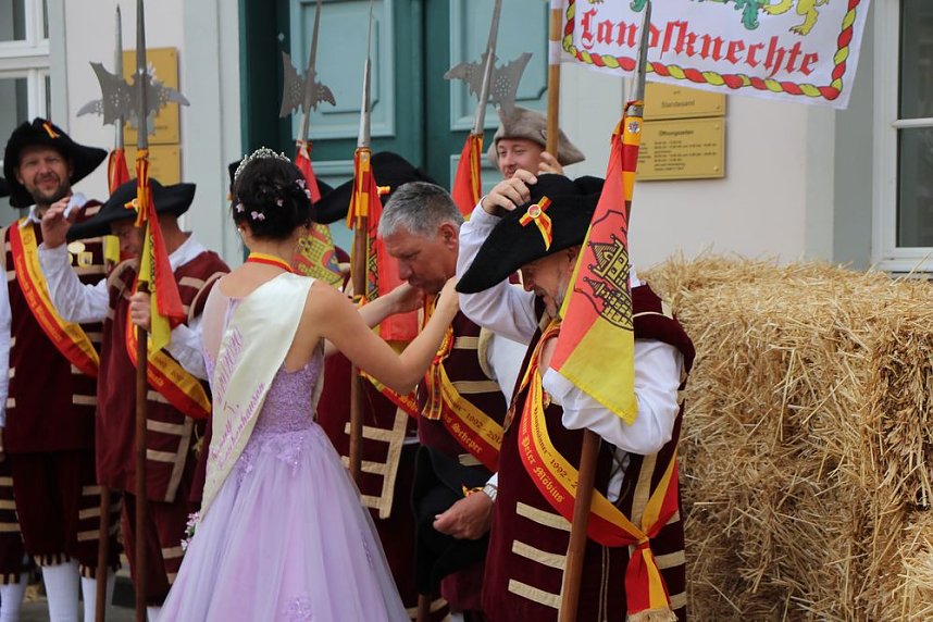 Hausm&auml;nner zogen durch die Kurstadt