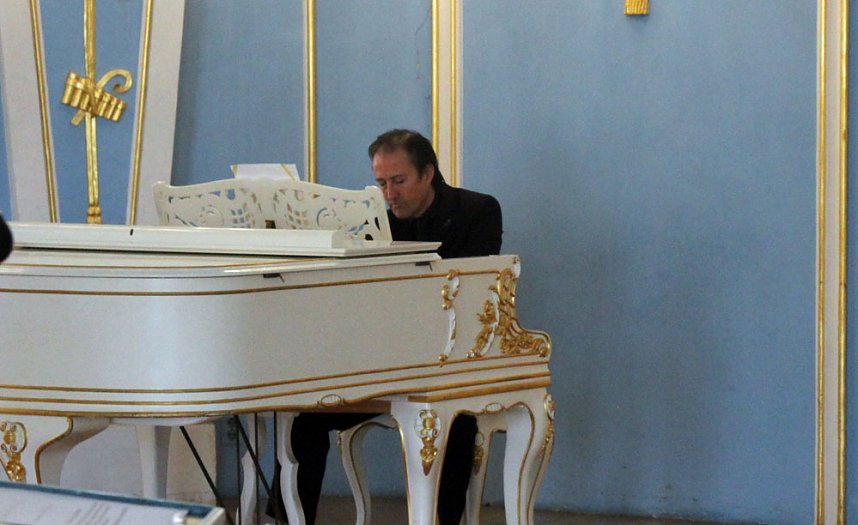 Bemerkenswerte Ausstellung er&ouml;ffnet