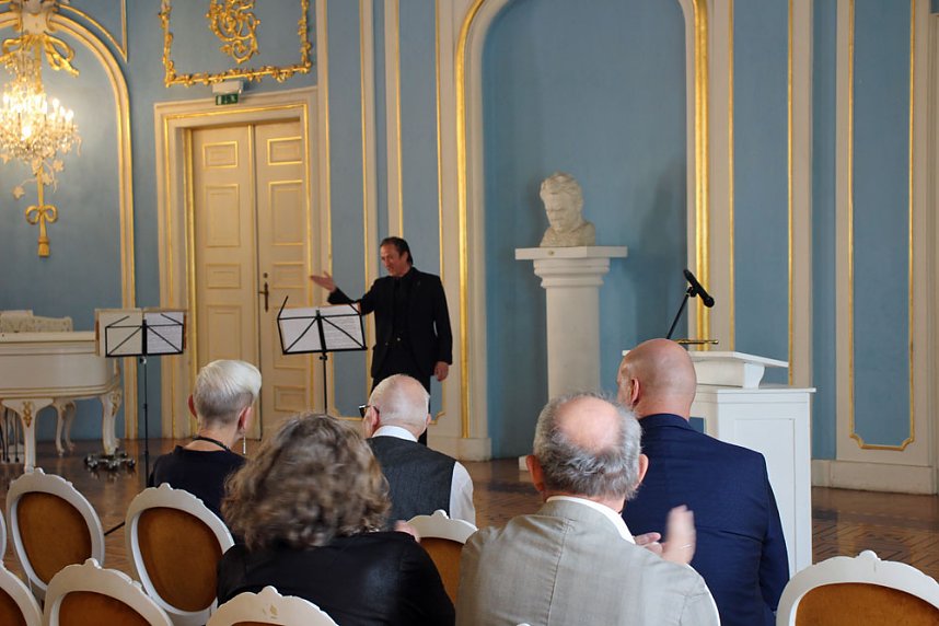 Bemerkenswerte Ausstellung er&ouml;ffnet