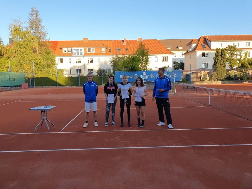 Nach exakt zweiundvierzig Tennis-Matches im Einzel und Doppel in verschiedenen Alterklassen haben wir am vorgestrigen Tag die 25. Kreisjugendspiele im Tennis absolviert und die jeweiligen Kreismeister ermittelt. Dazu erreichte kn diese Meldung...