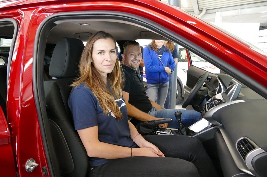 Autos an THC-M&auml;dels &uuml;bergeben