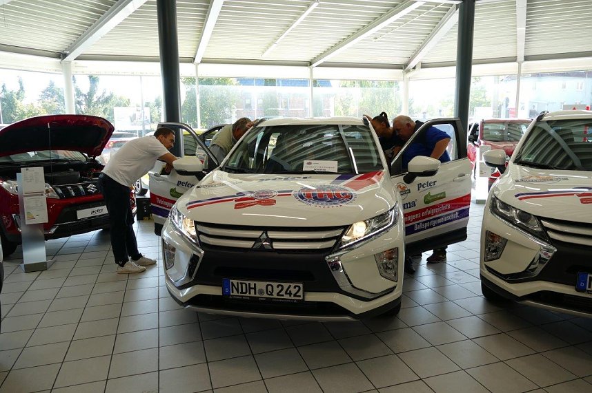 Autos an THC-M&auml;dels &uuml;bergeben