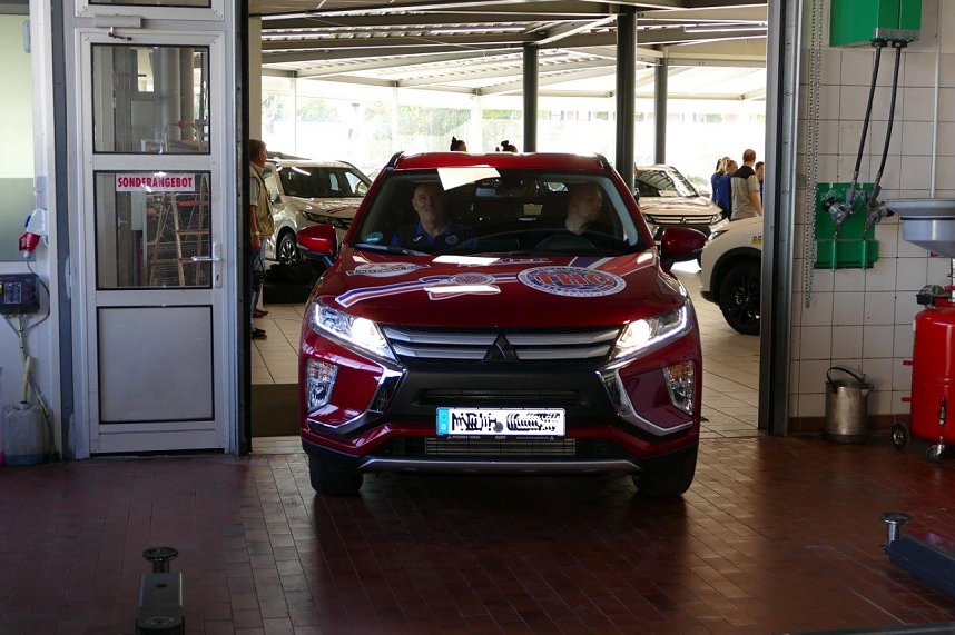 Autos an THC-M&auml;dels &uuml;bergeben