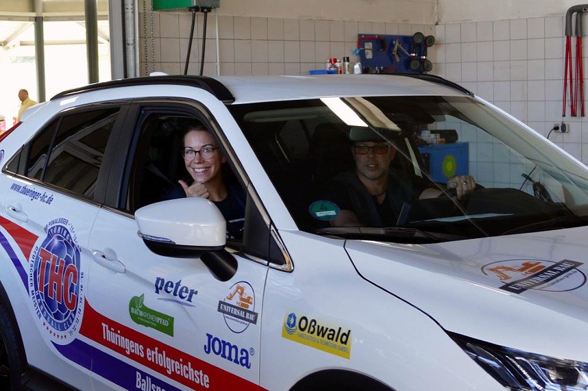 Autos an THC-M&auml;dels &uuml;bergeben