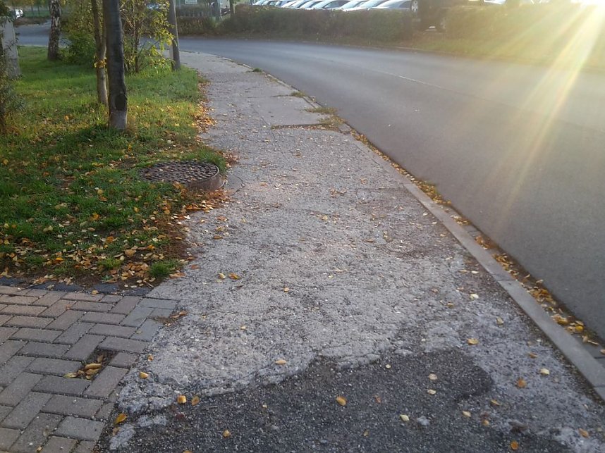 Gehwege und Stra&szlig;en in der Kritik