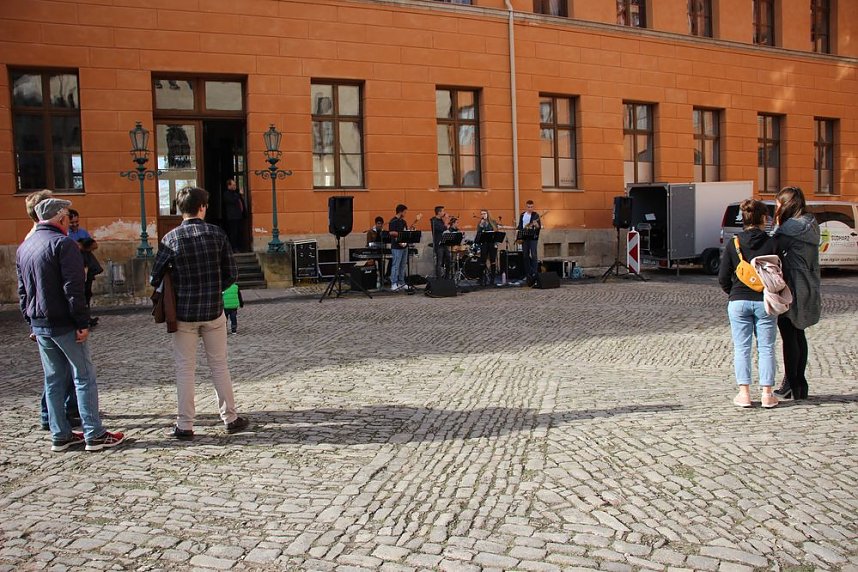 An der Musik "geschnuppert"