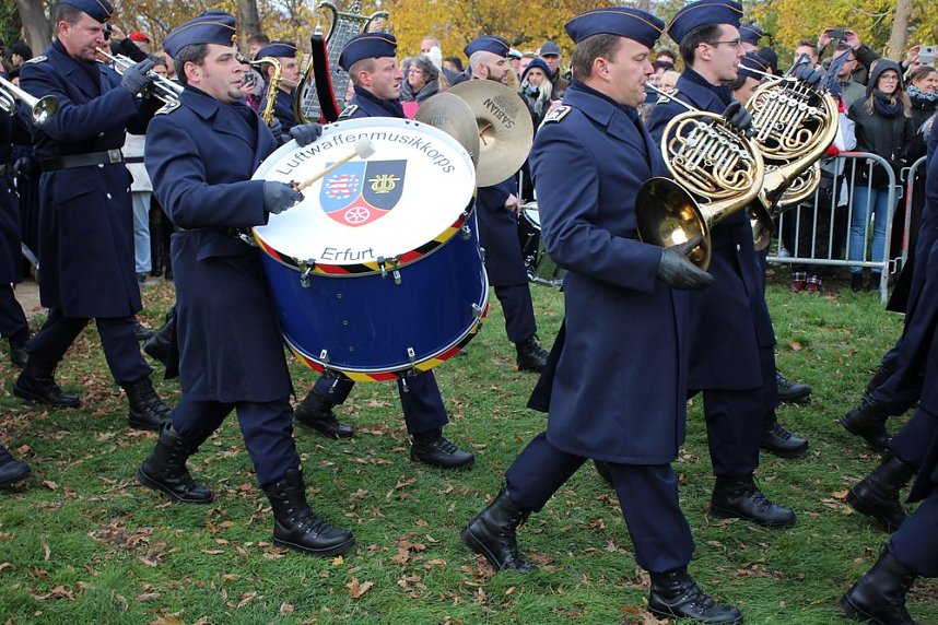 Vereidigung im Zeichen des 64. Jahrestags