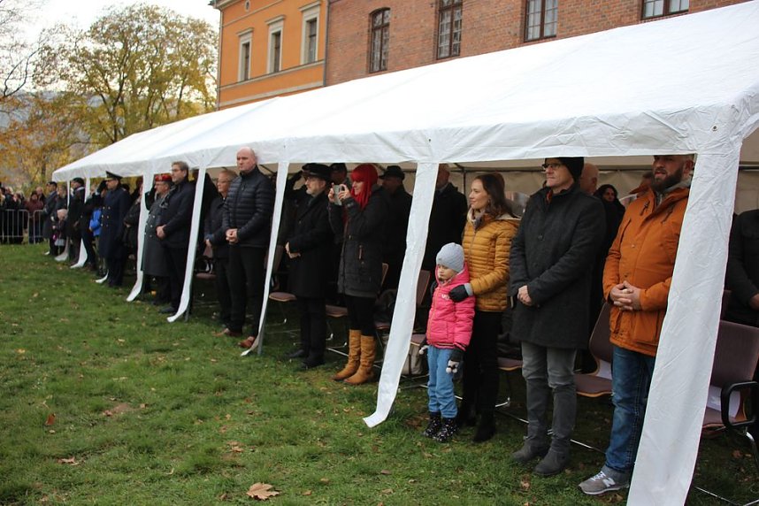 Vereidigung im Zeichen des 64. Jahrestags