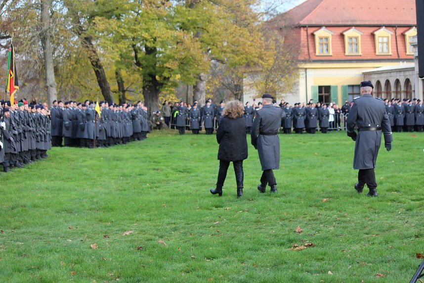 Vereidigung im Zeichen des 64. Jahrestags