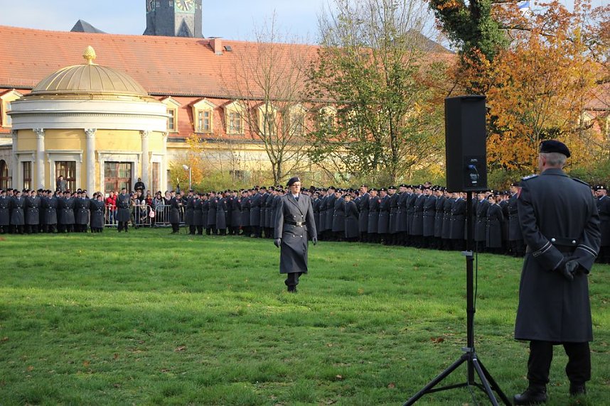 Vereidigung im Zeichen des 64. Jahrestags