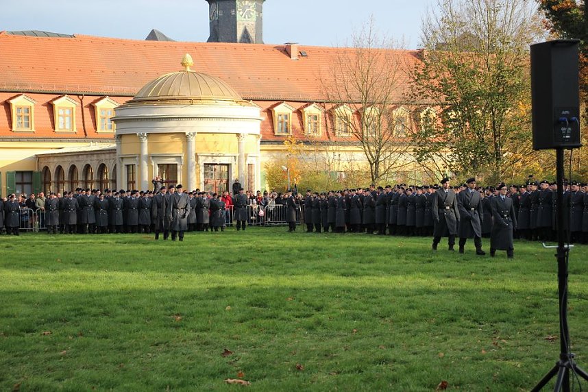 Vereidigung im Zeichen des 64. Jahrestags