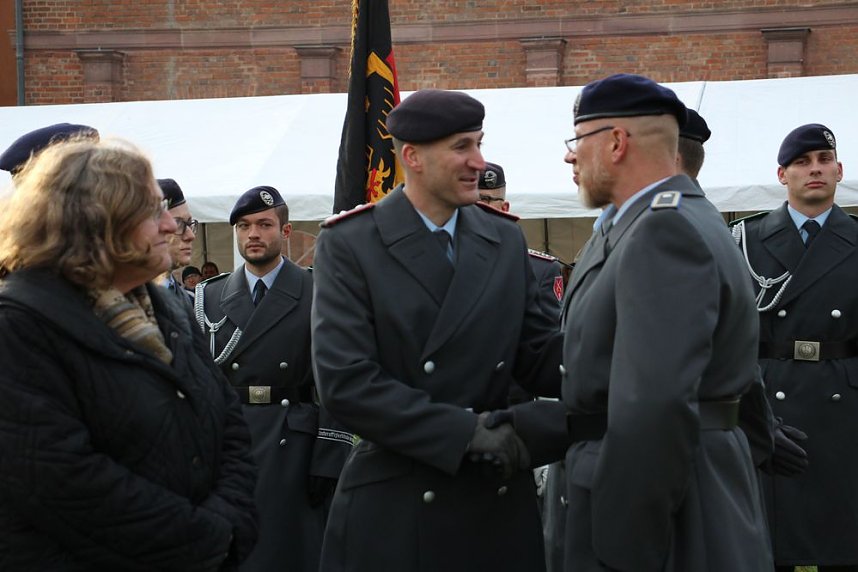 Vereidigung im Zeichen des 64. Jahrestags