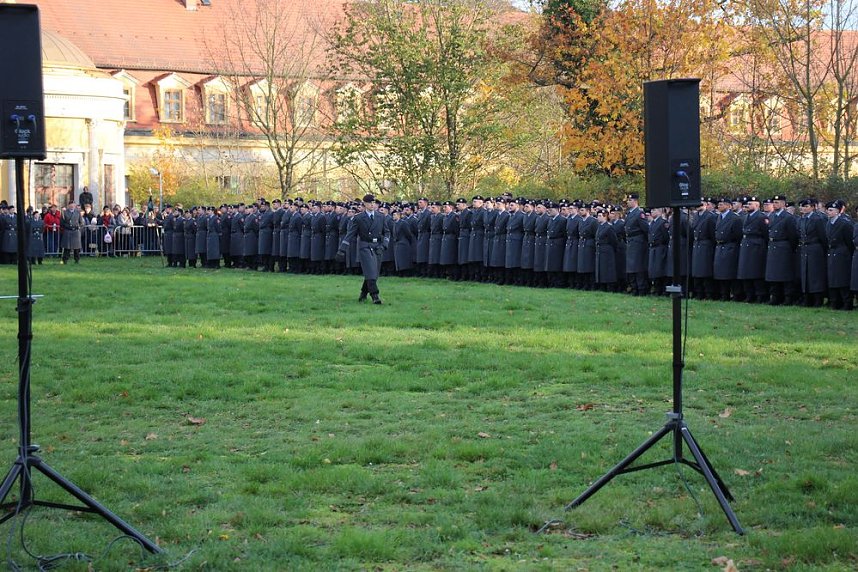 Vereidigung im Zeichen des 64. Jahrestags