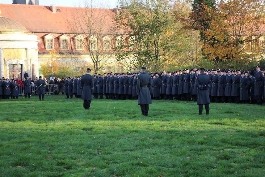 Vereidigung im Zeichen des 64. Jahrestags