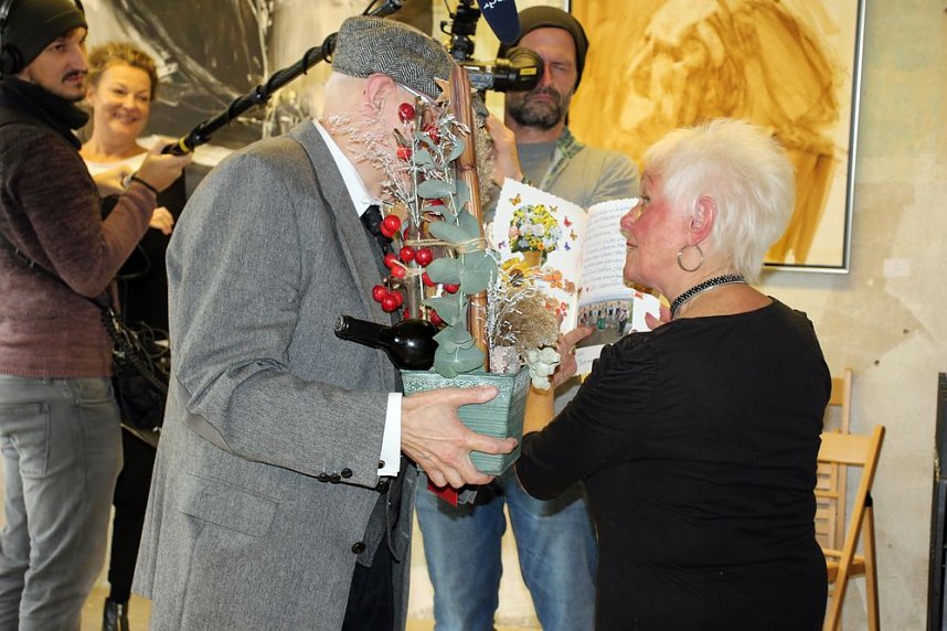 Dem Meister ein St&auml;ndchen gebracht