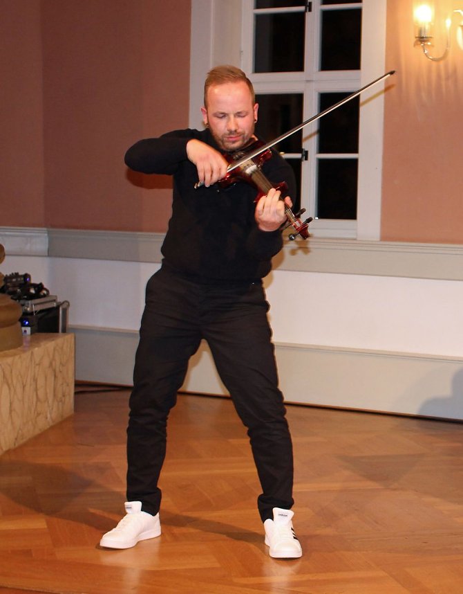 Absolventen f&uuml;r ausgezeichnete   Ausbildungsergebnisse geehrt